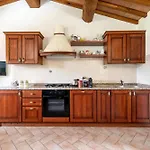 Pugnano Alto -appartamento Castagna ファームステイ